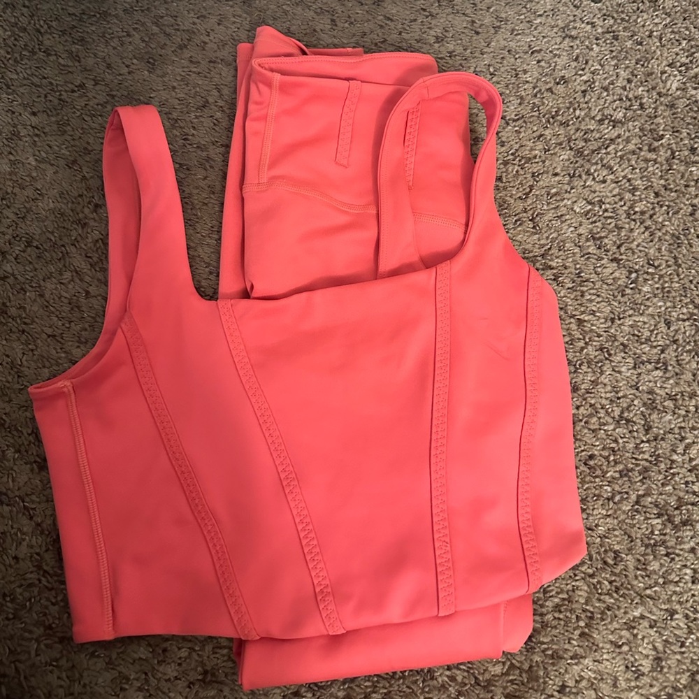 IVL x DAE workout set
